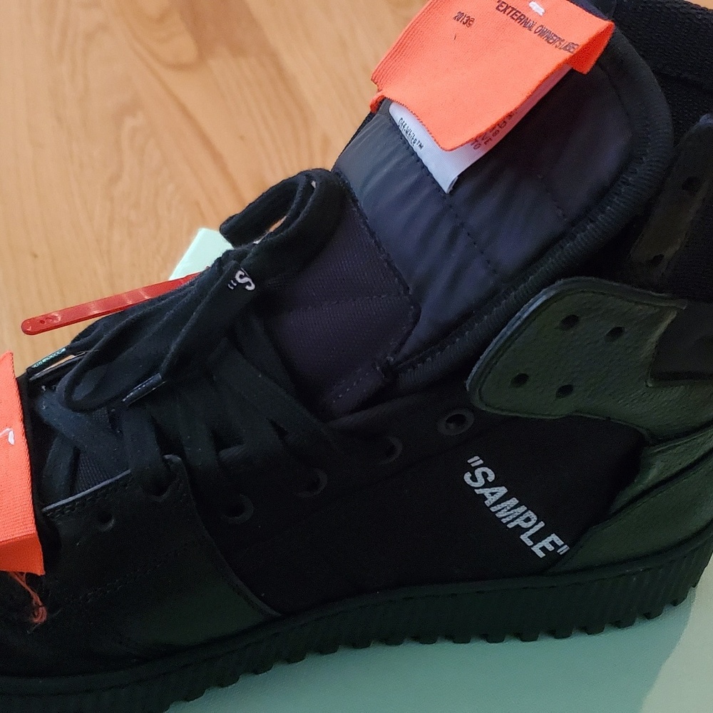 Off White Sneaker - Picture 3 of 8